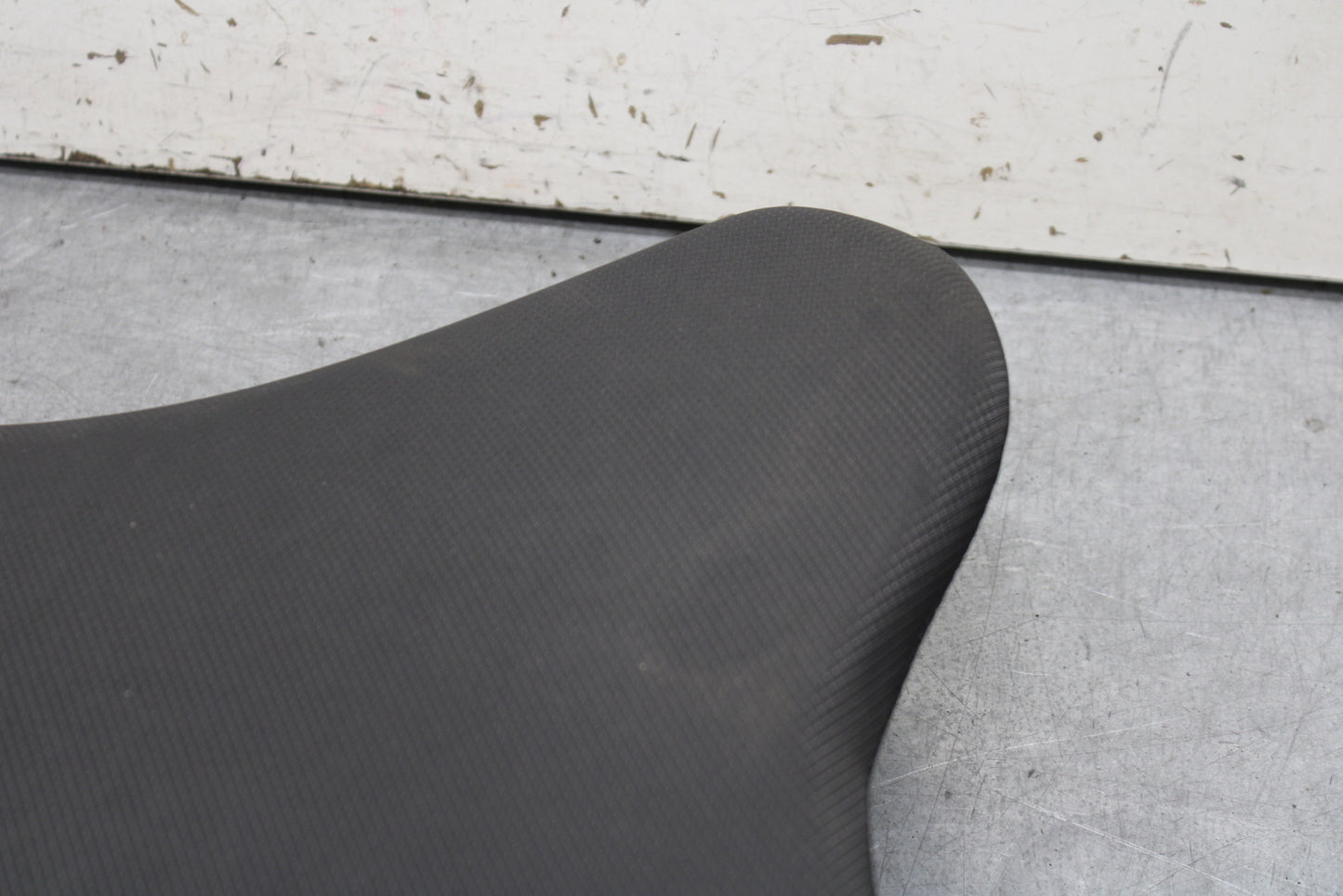 18-23 KAWASAKI NINJA 400 FRONT DRIVERS SEAT PAD SADDLE PILLION BB660