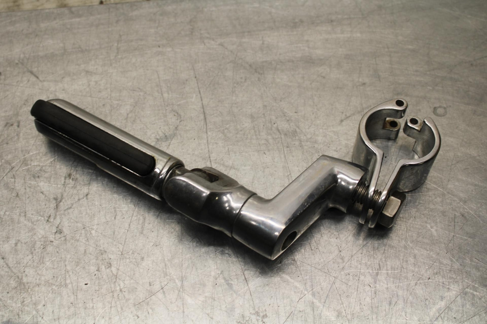 2004 Suzuki Intruder 1500 VL1500 LEFT REAR FOOT REST PEG STEP BB573