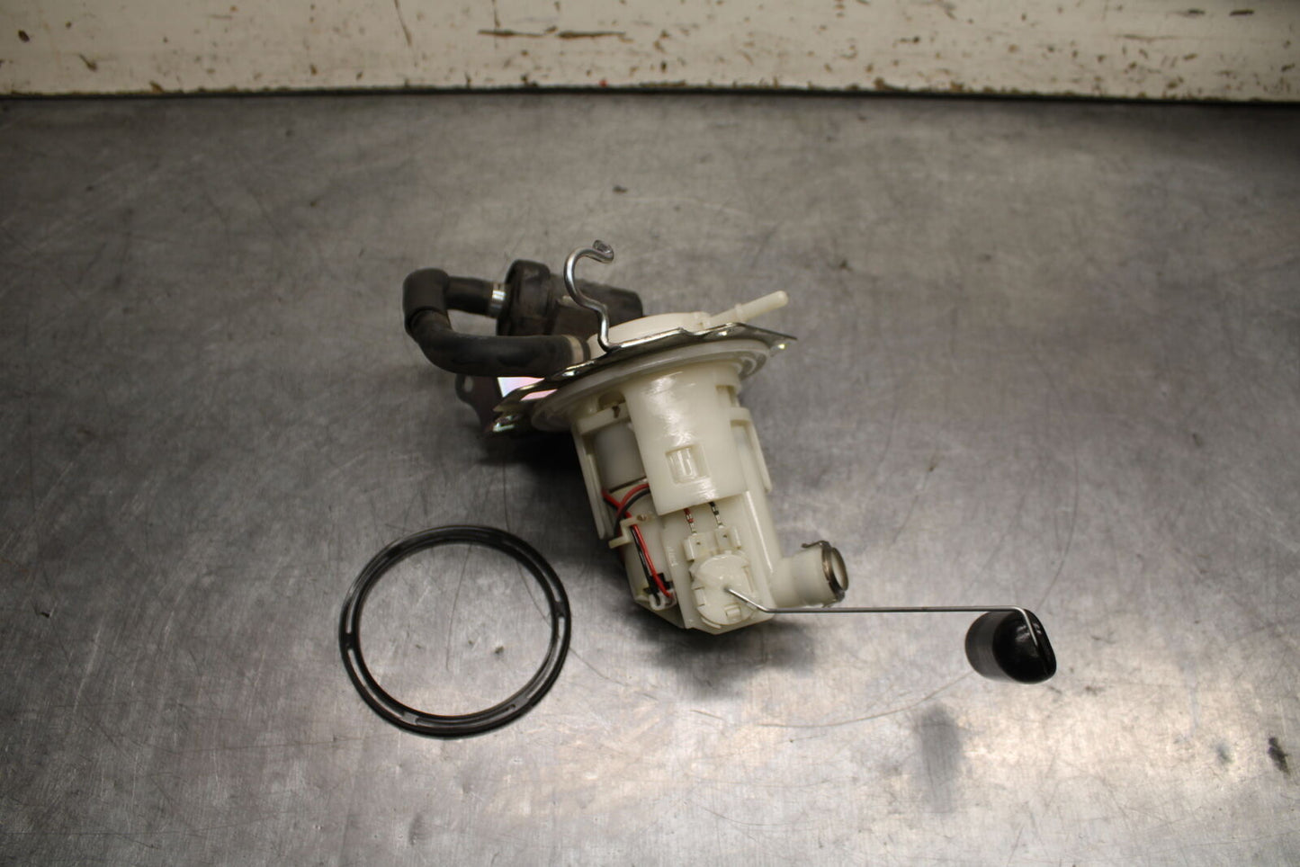 15-16 HONDA CB300F FUEL PUMP GAS PETROL SENDER UNIT BB740