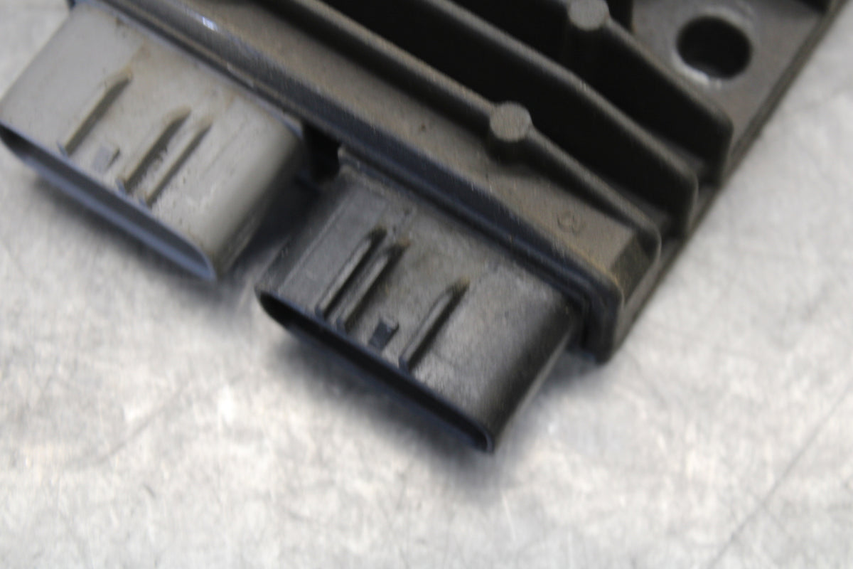 07-08 YAMAHA YZF R1 RECTIFIER VOLTAGE REGULATOR BB724