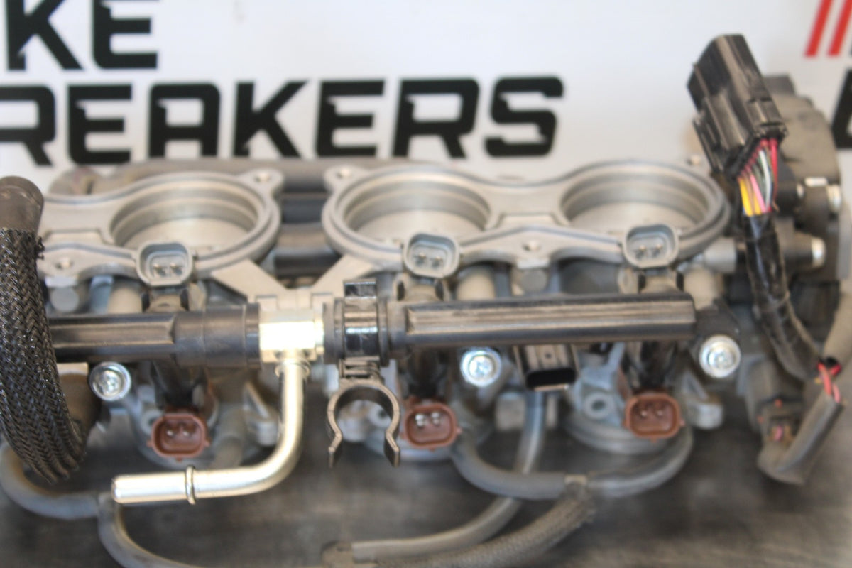 18 SUZUKI GSXR750 MAIN FUEL INJECTORS / THROTTLE BODIES BB891