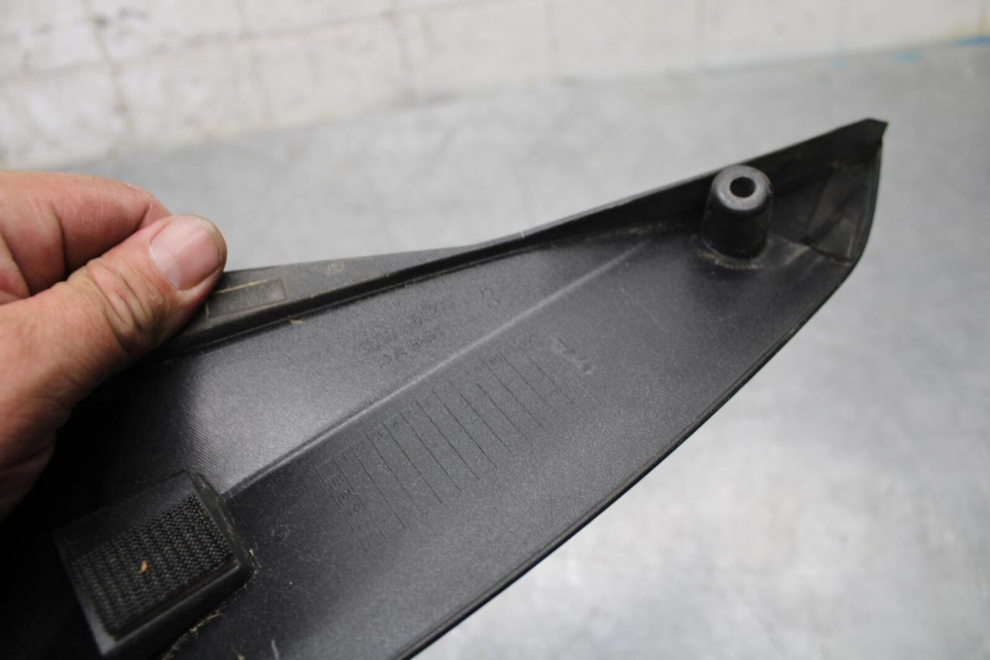 2008 Kawasaki Ninja ZX10R  RIGHT FRONT SIDE SEAT SADDLE PANEL TRIM COWL BB524