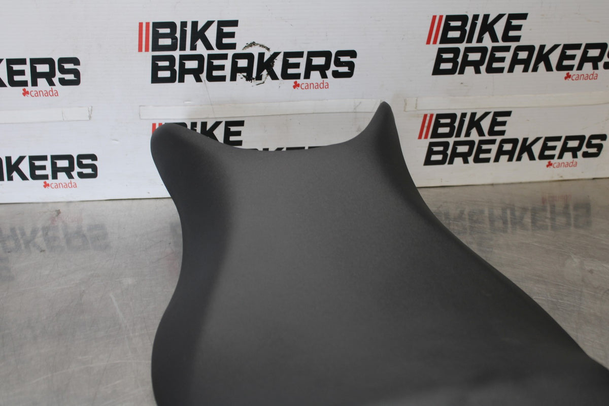 06-07 HONDA INTERCEPTOR 800 VFR800 FRONT REAR SEAT SADDLE BB917