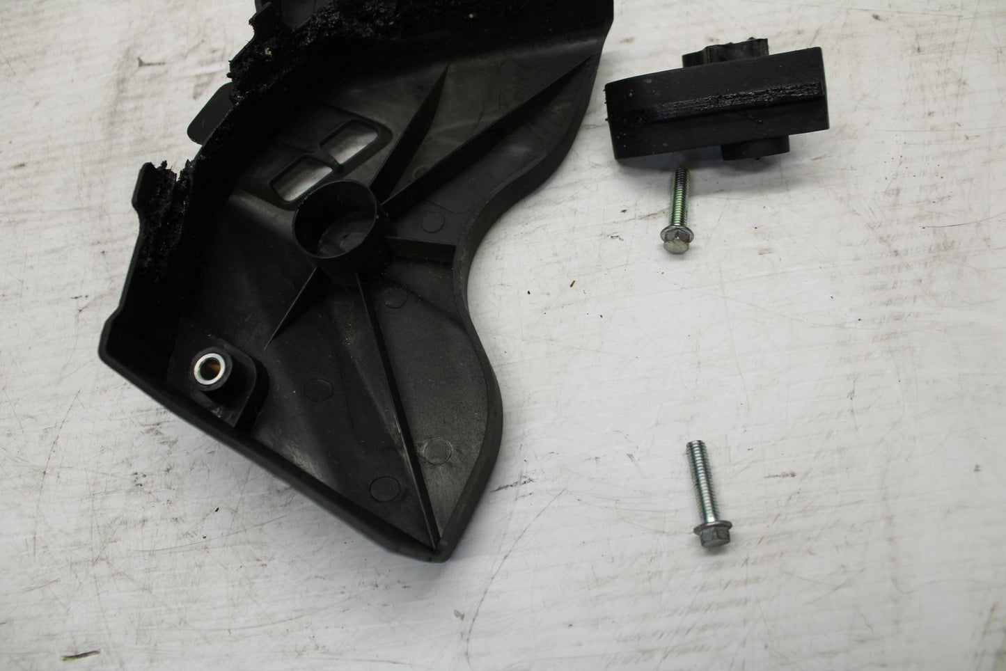 15-17 YAMAHA YZF R3 ENGINE SPROCKET COVER BB293