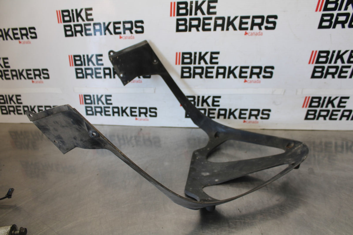 06-07 HONDA INTERCEPTOR 800 VFR800 FRONT INNER EXHAUST V FAIRING COWL BB917