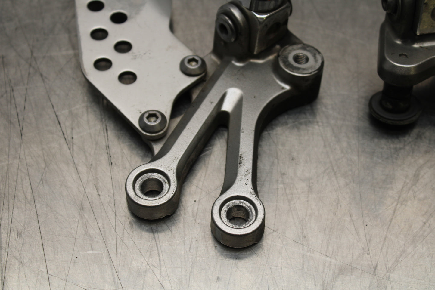 04-05 KAWASAKI NINJA ZX10R RIGHT LEFT REARSETS REAR SET DRIVER FOOT PEGS  BB163