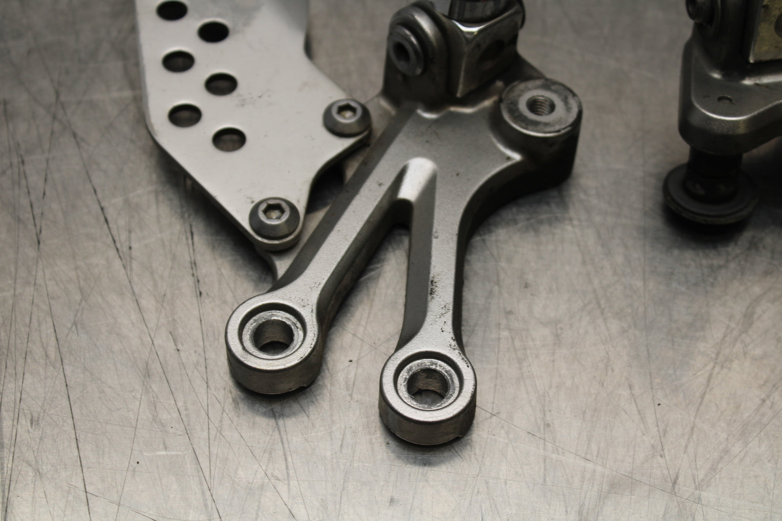 04-05 KAWASAKI NINJA ZX10R RIGHT LEFT REARSETS REAR SET DRIVER FOOT PEGS  BB163