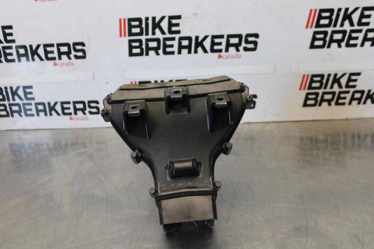 08 KAWASAKI NINJA ZX10R UPPER FAIRING MIRROR GAUGES STAY BRACKET BB902