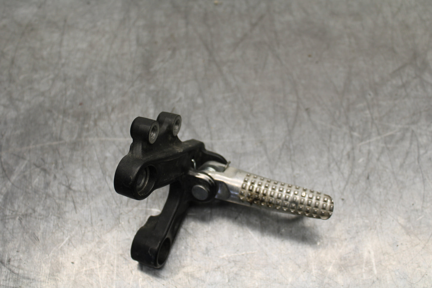 22-24 YAMAHA XSR900 LEFT REARSET REAR SET DRIVER FOOT PEG REST STOP BB710
