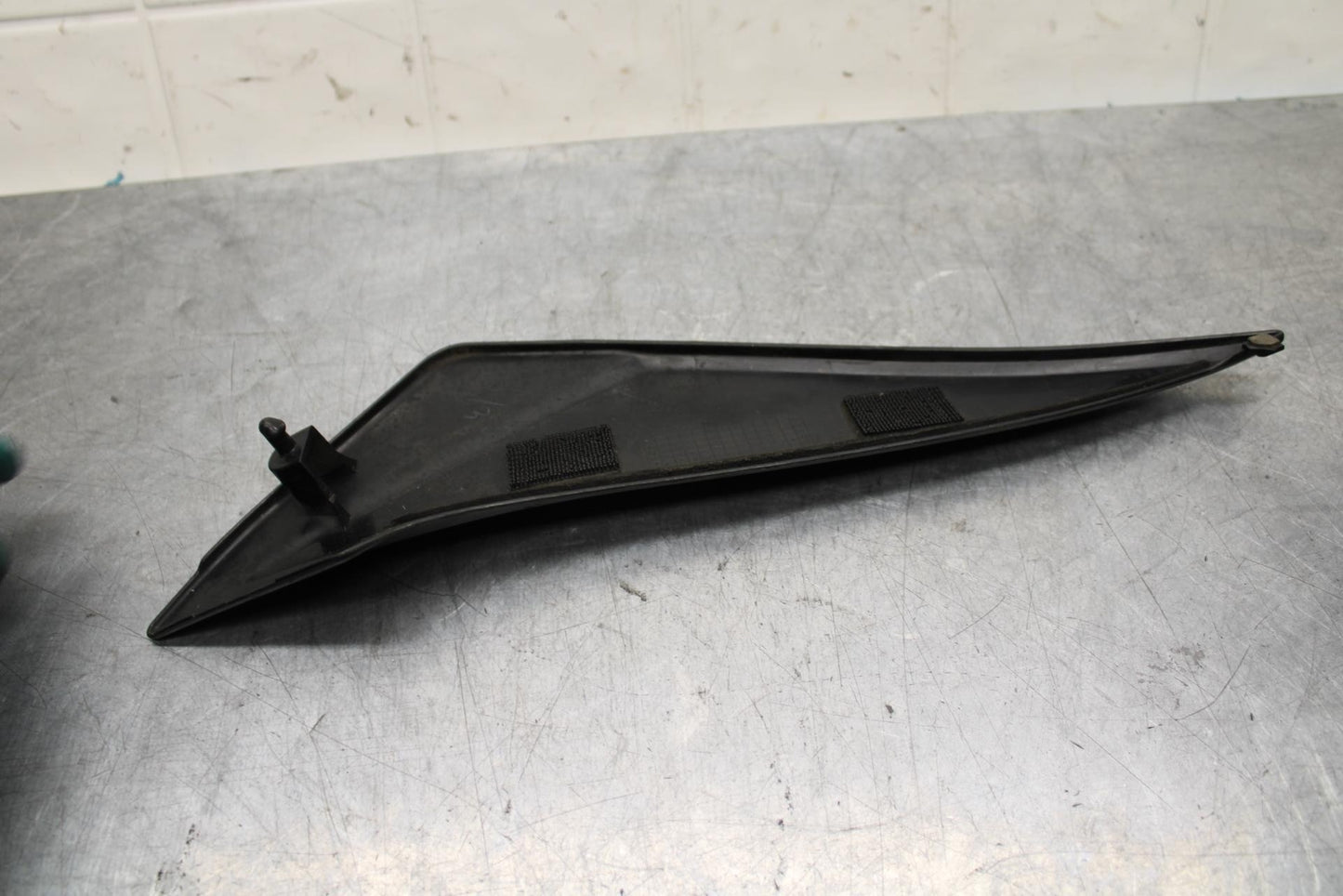 11-23 SUZUKI GSXR 600 RIGHT INNER FAIRING COWL PANEL TRIM OEM BB582
