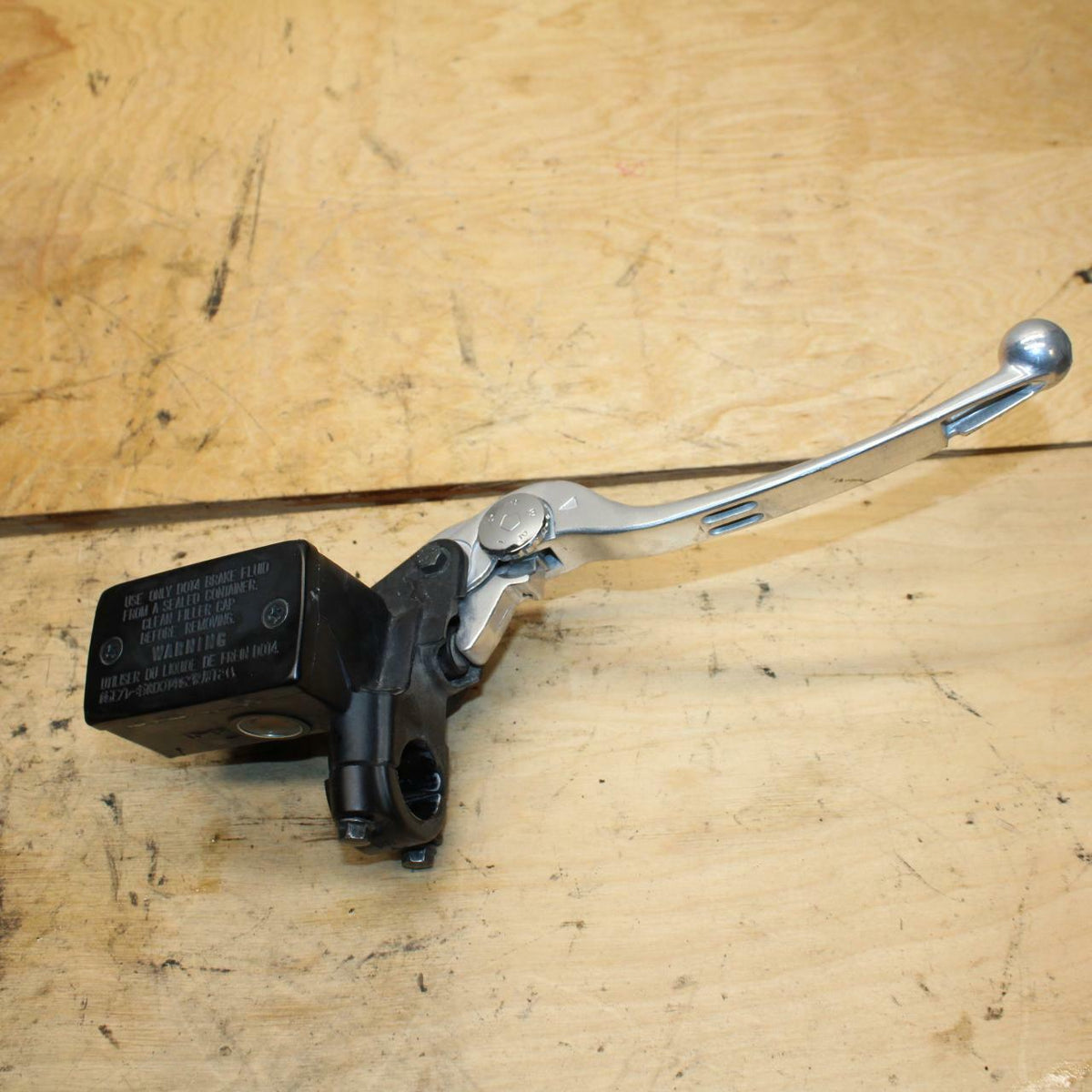 07-12 SUZUKI BANDIT 650S FRONT BRAKE MASTER CYLINDER w/ LEVER BB328