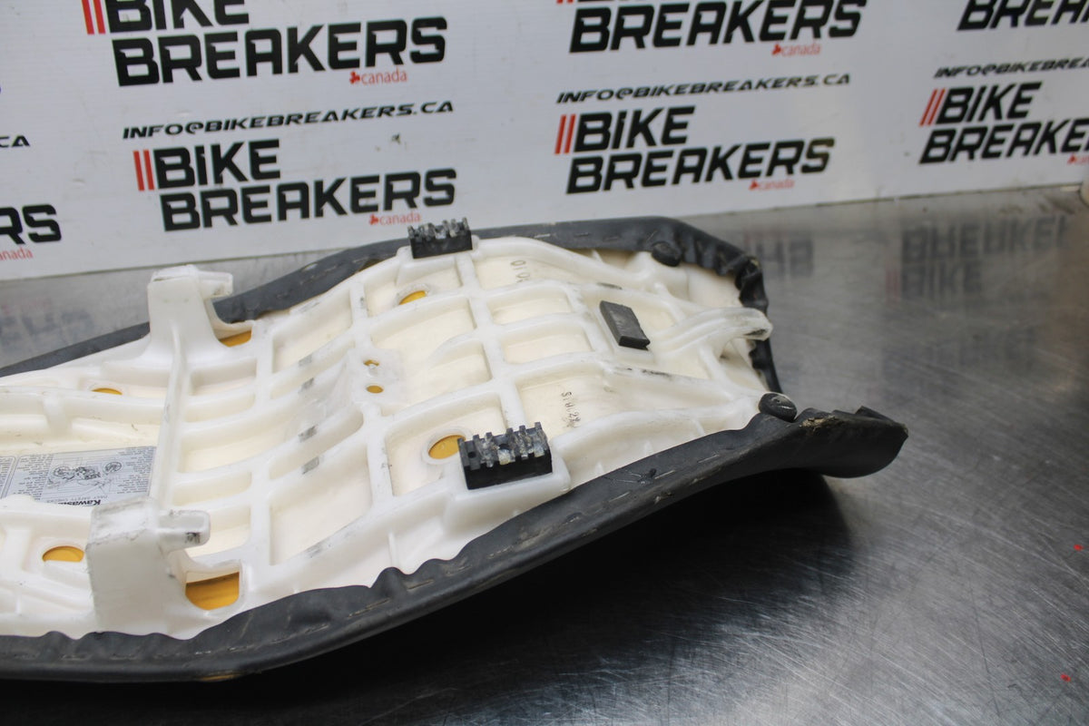 06 KAWASAKI Z750 FRONT REAR SEAT SADDLE BB837