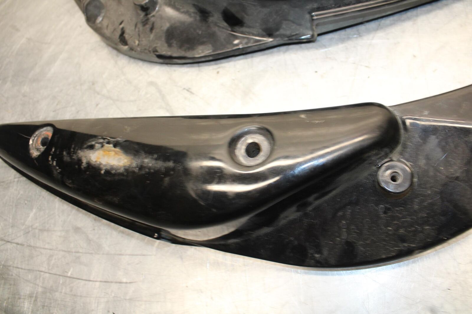 06-09 SUZUKI M109R BOULEVARD REAR BACK FENDER SUPPORT FRAME SUBFRAME BB501