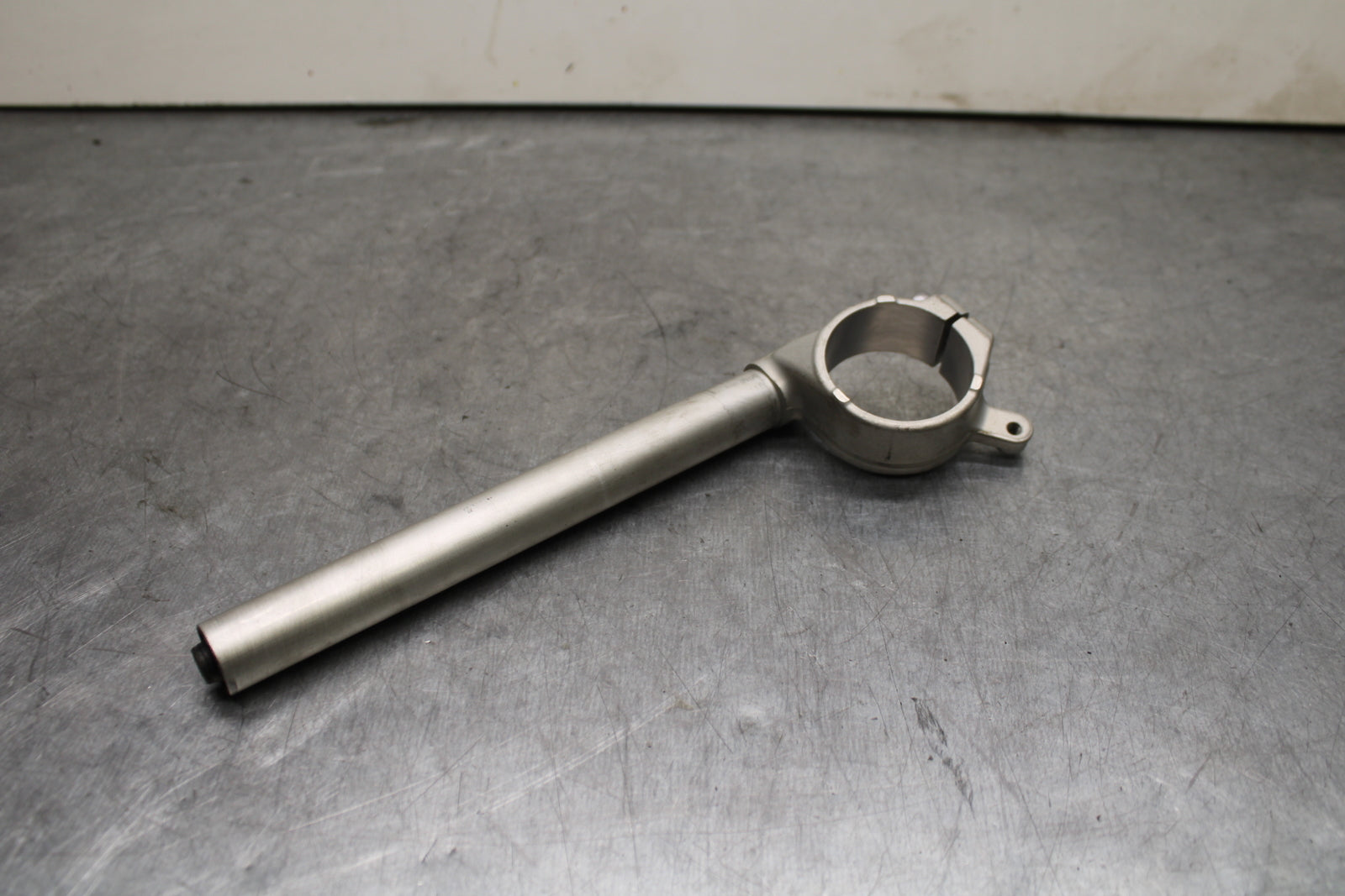 09-14 YAMAHA YZF R1 RIGHT CLIP ON HANDLEBAR BB119