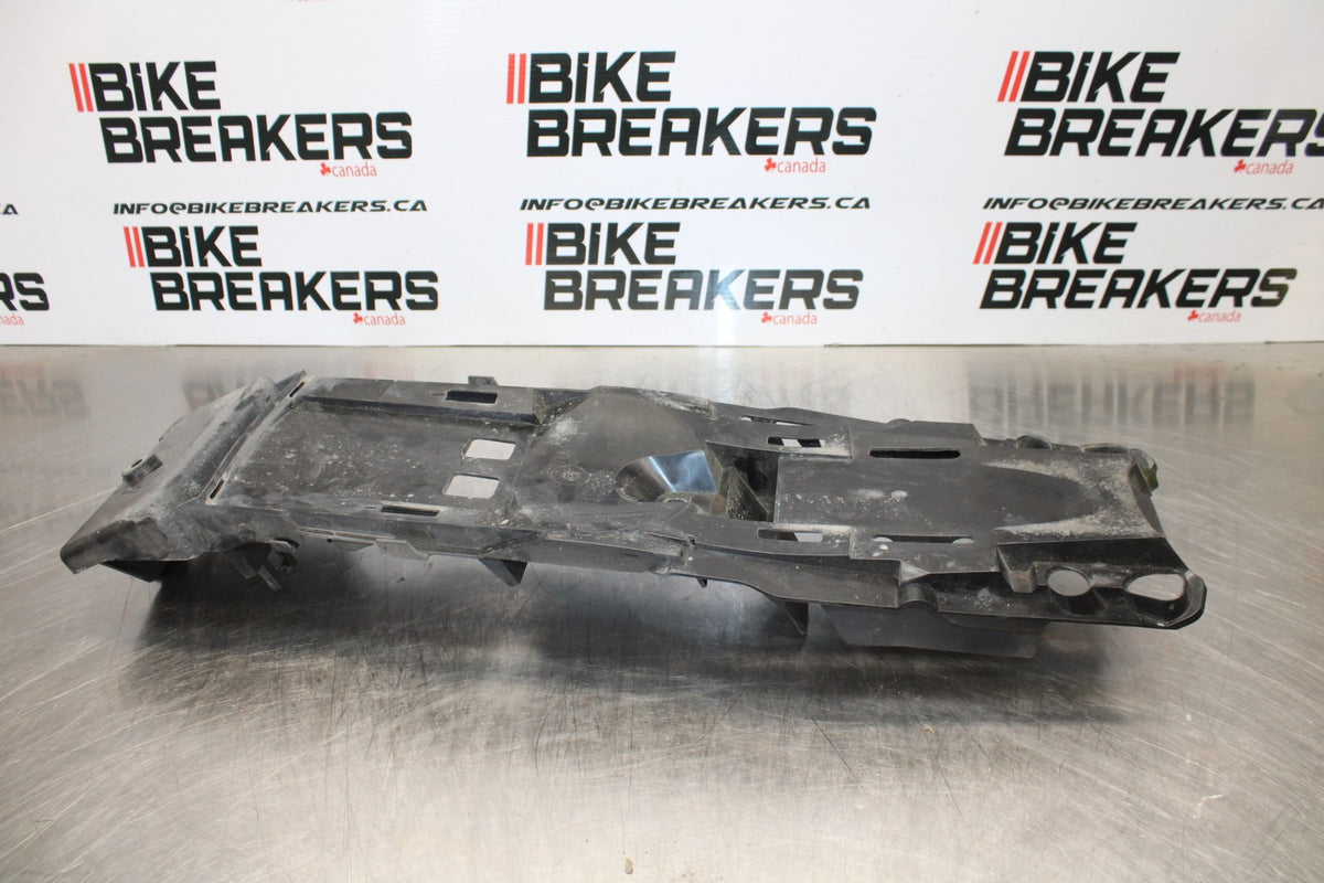 06-07 SUZUKI GSXR 600 REAR BACK TAIL UNDERTAIL BATTERY TRAY PLASTIC BB170