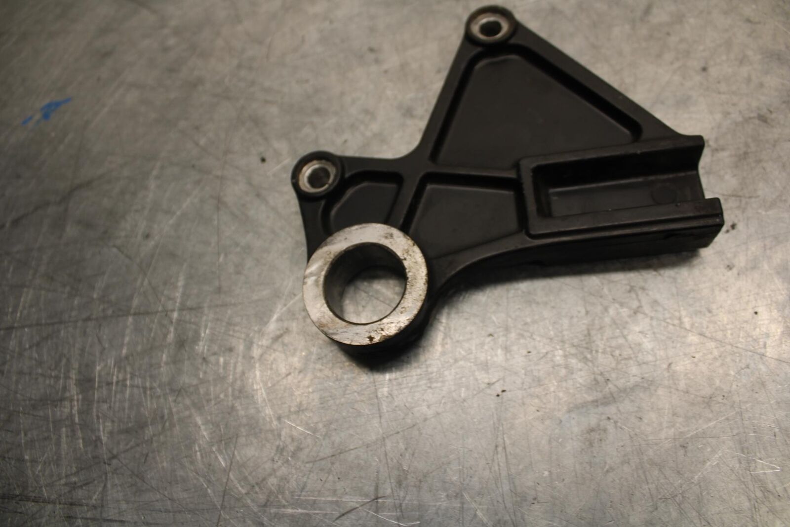 2005 Kawasaki Ninja ZX6R ZX636C REAR BRAKE CALIPER HANGER BACK MOUNTING  BB03