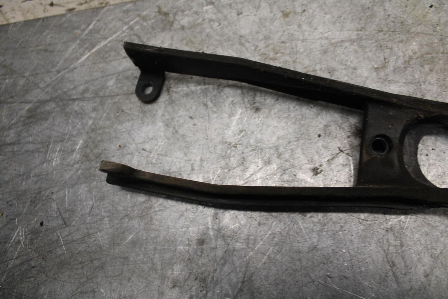 2007 Suzuki GSXR600 SWINGARM CHAIN BUFFER SLIDER GUIDE 61273-01H00 BB540