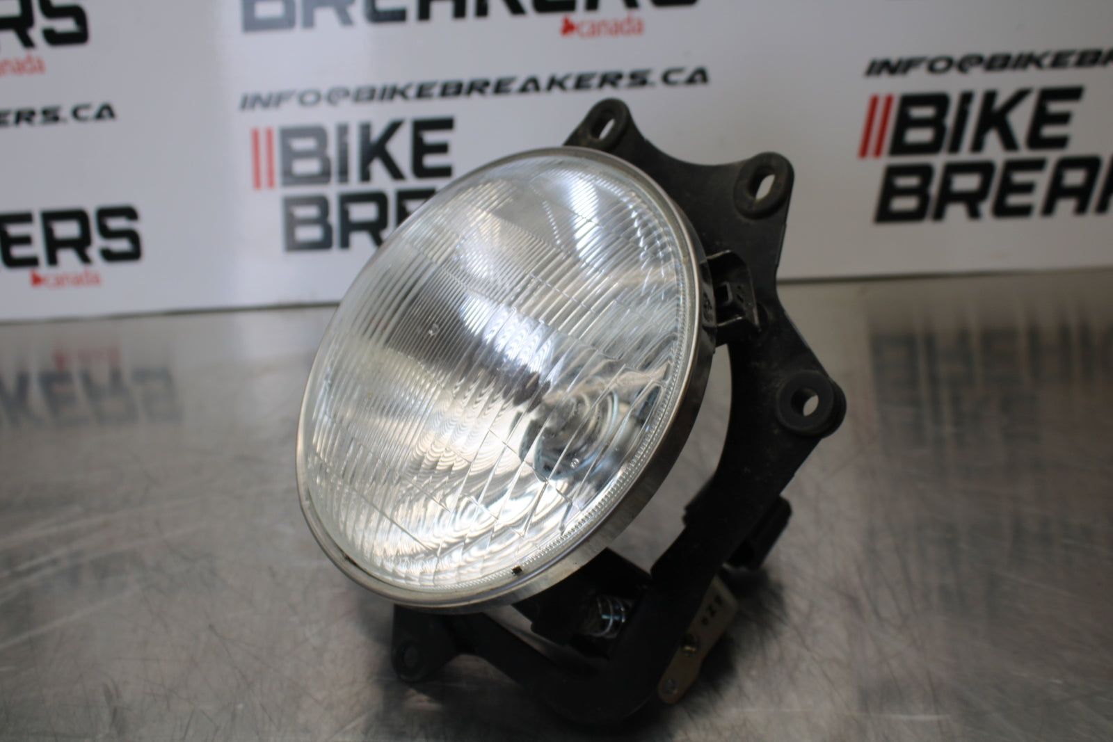 09 YAMAHA ROYAL STAR XVZ1300TF VENTURE SINGLE HEADLIGHT HEAD LAMP LIGHT BB151