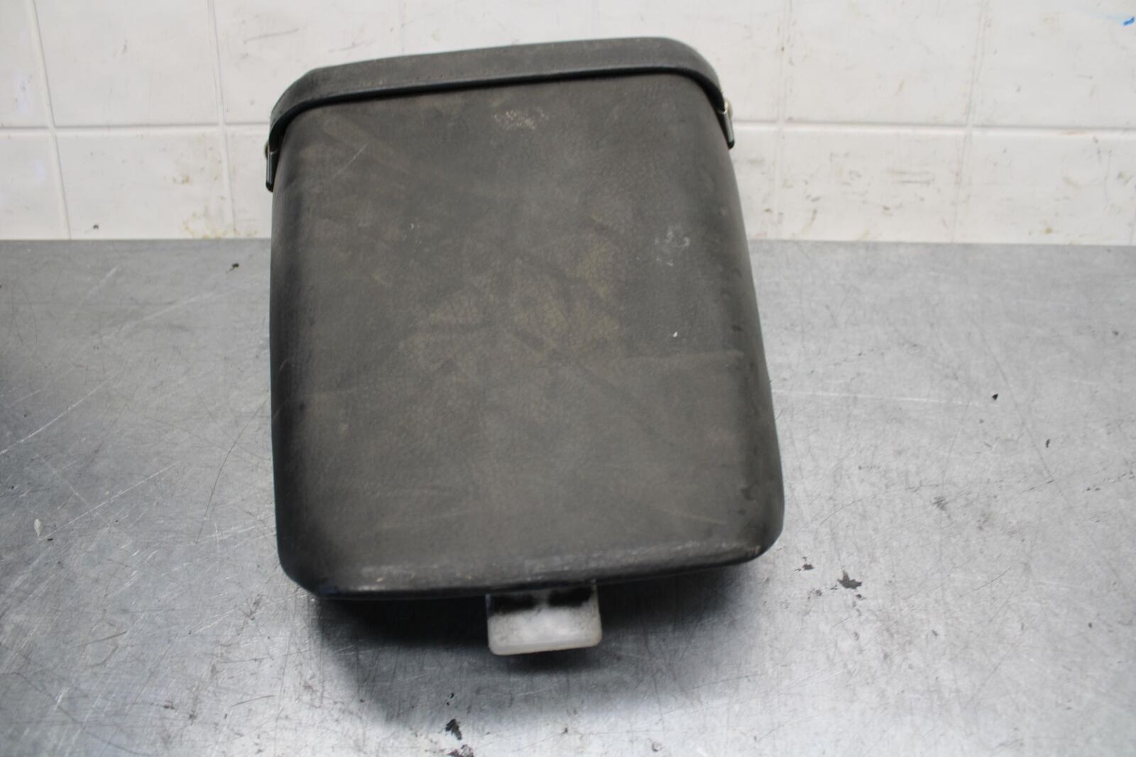 89-90 YAMAHA FZR600 REAR BACK PASSENGER TANDEM SEAT PAD SADDLE PILLION BB76