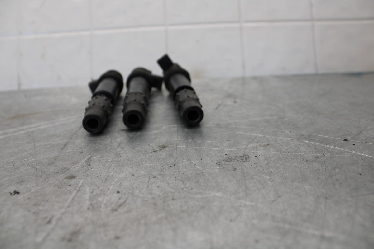 2006 Triumph Daytona 675 Triple IGNITION COILS COIL SPARK PLUG CAPS BB434