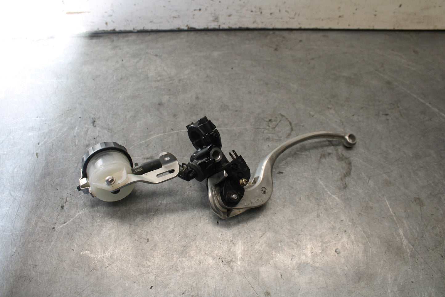 07-08 TRIUMPH DAYTONA 675 FRONT BRAKE MASTER CYLINDER w/ LEVER T2025700 BB685