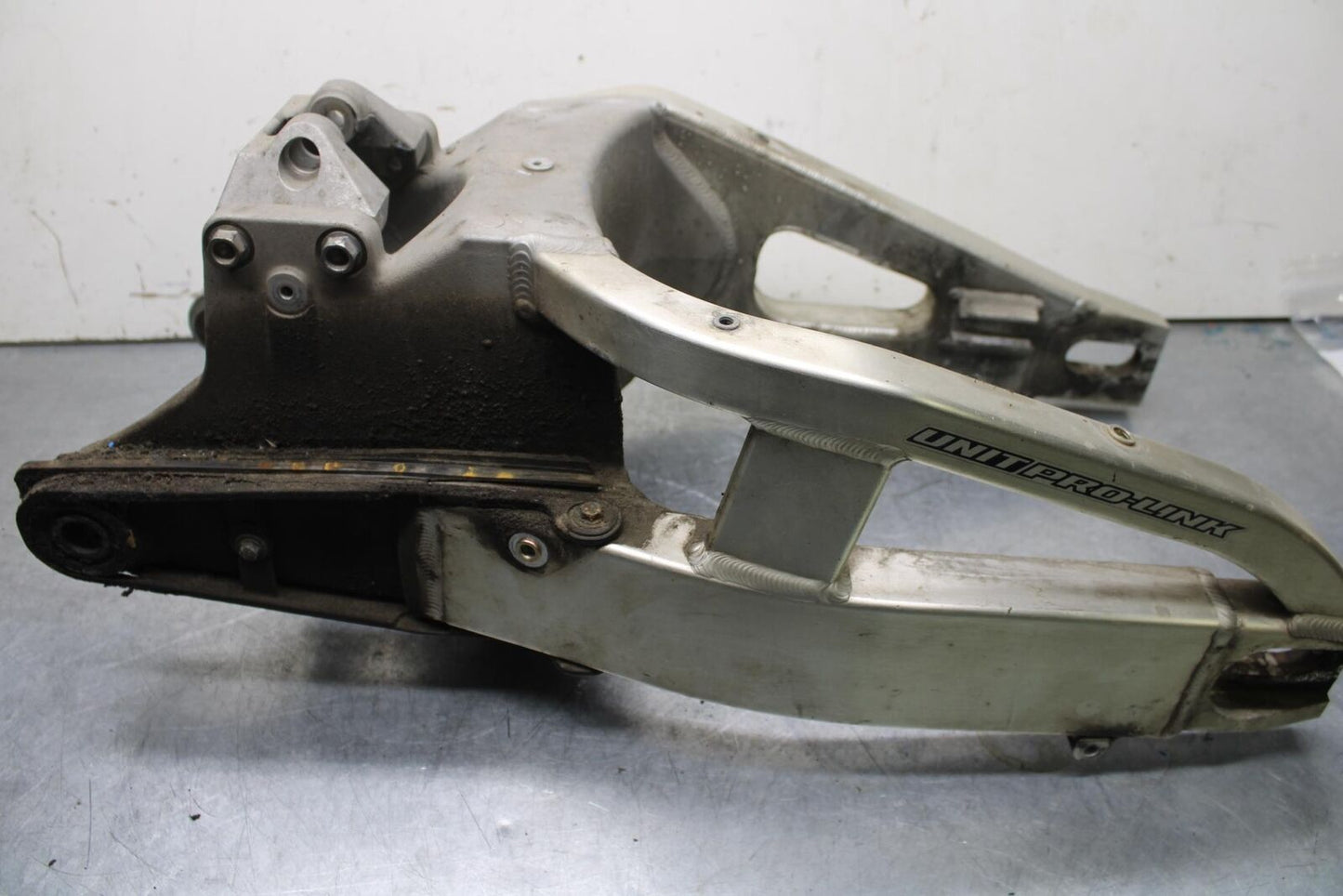 03-04 HONDA CBR600RR REAR SWINGARM BACK SUSPENSION SWING ARM  BB637