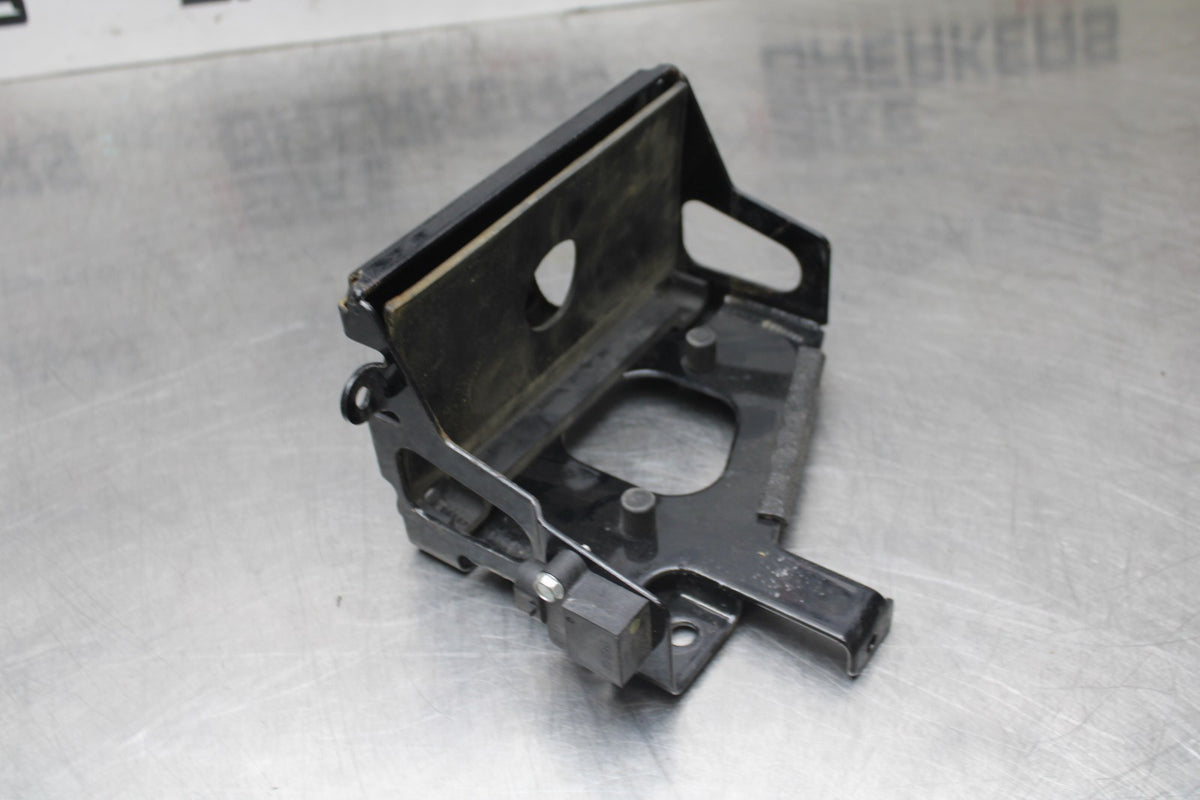 95-03 HARLEY-DAVIDSON SPORTSTER 1200 CUSTOM XL1200C BATTERY TRAY HOLDER BB817