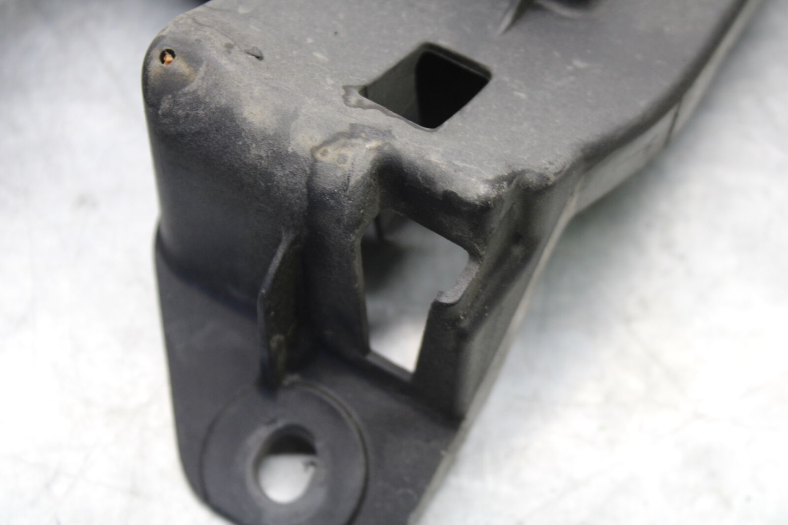 09-12 KAWASAKI NINJA ZX6R ZX600R REAR UNDERTAIL BATTERY TRAY PLASTIC BB656