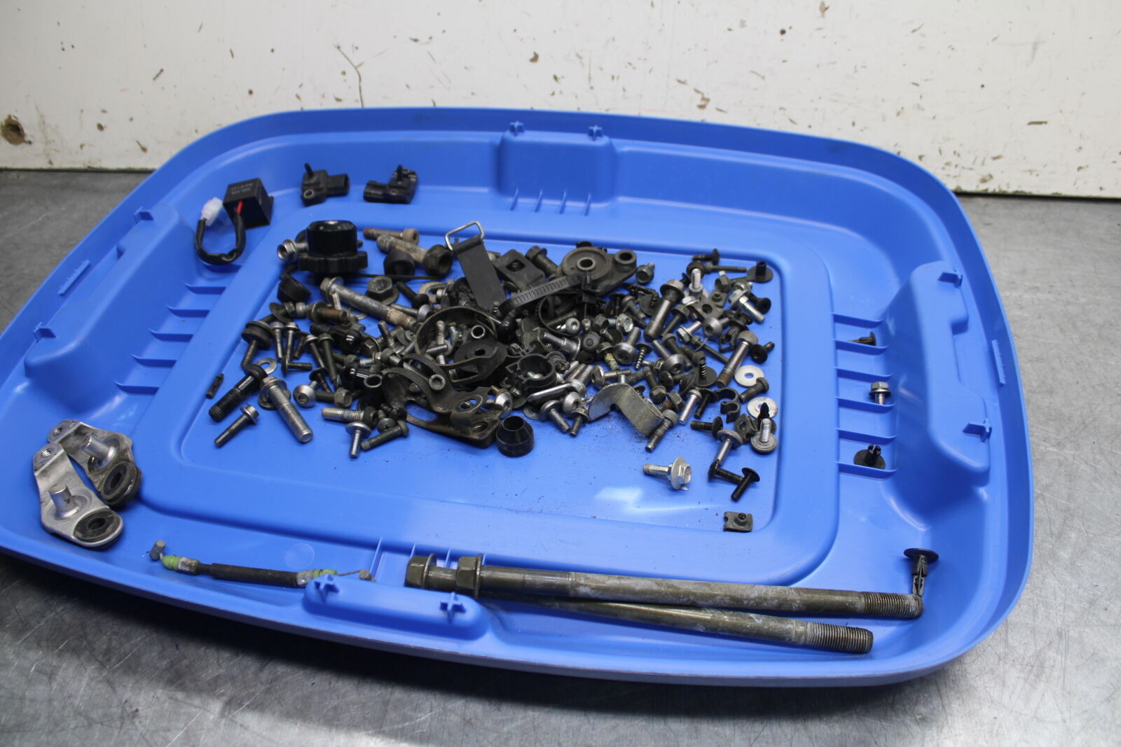 06 YAMAHA YZF R6 MOUNTING BOLTS HARDWARE MOTOR SCREWS BB716