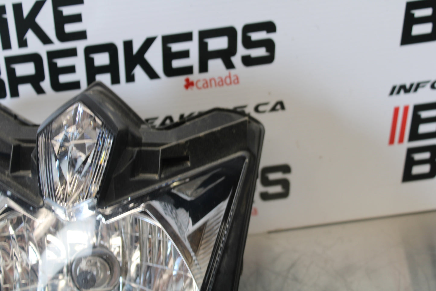 09-15 YAMAHA FZ6R FRONT HEADLIGHT HEAD LIGHT LAMP BB161