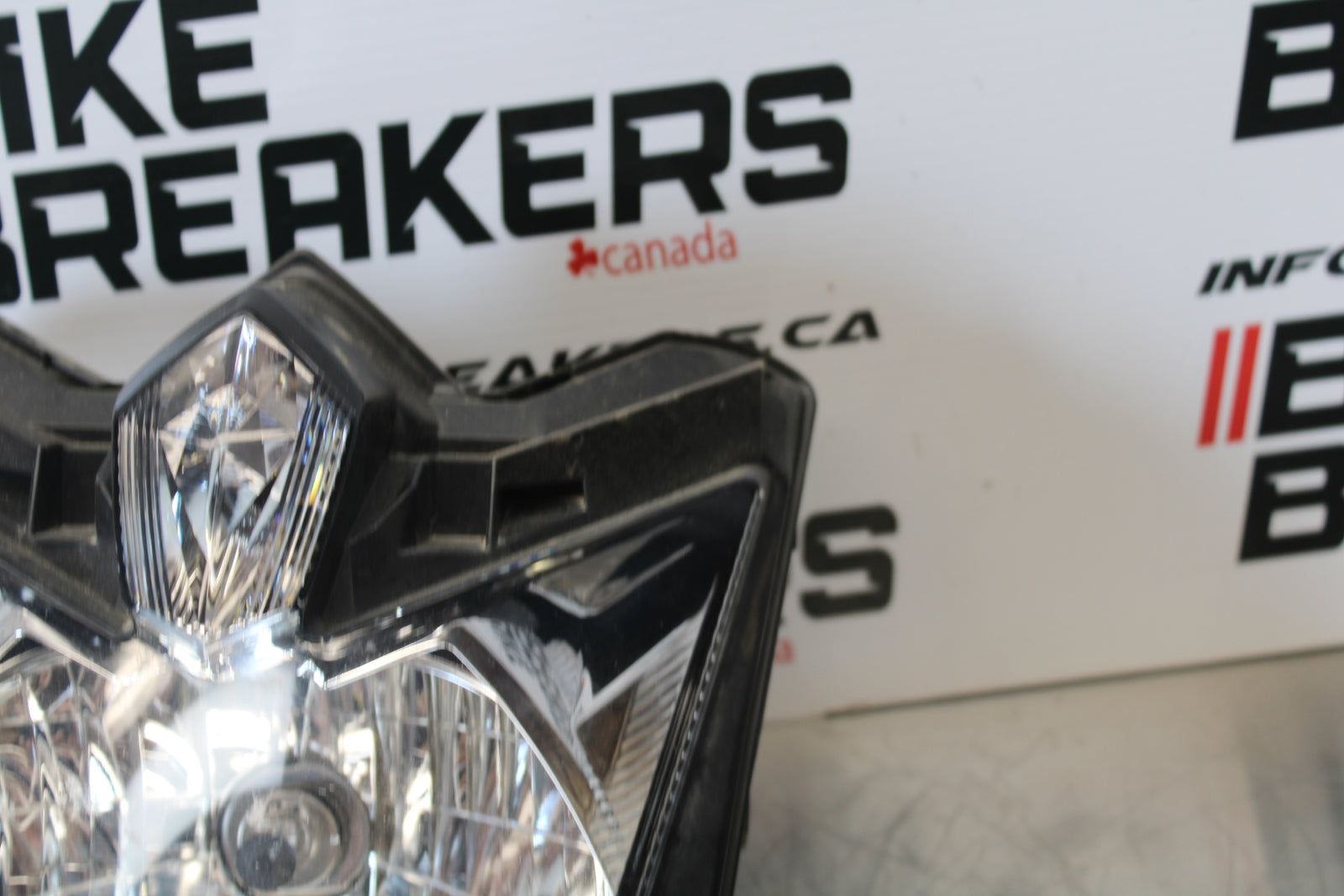 09-15 YAMAHA FZ6R FRONT HEADLIGHT HEAD LIGHT LAMP BB161