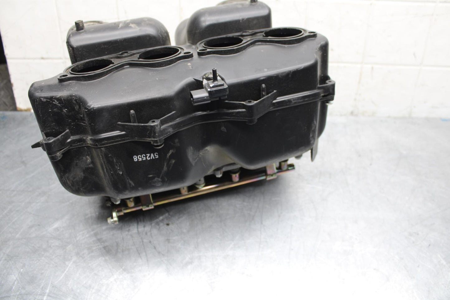05-06 HONDA CBR600RR AIRBOX FILTER BOX 17221-MEE-D00 17231-MEE-670 BB484