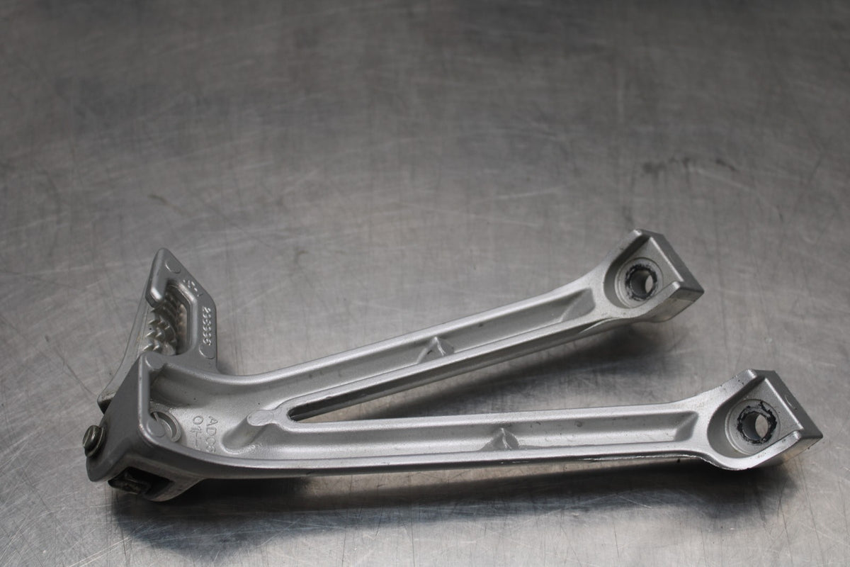 06-07 SUZUKI GSXR 600 LEFT REAR BACK PASSENGER PEG BB822