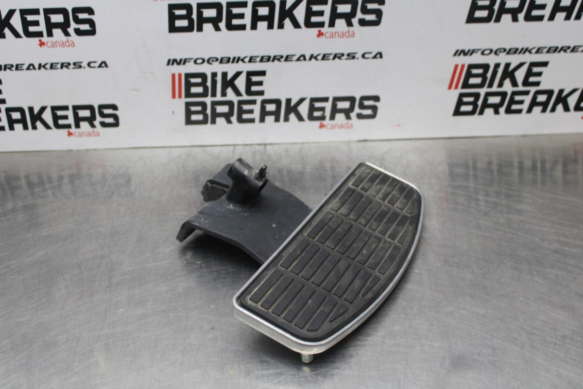 15 SUZUKI BOULEVARD C50 RIGHT FRONT FOOT REST PEG STEP BB775