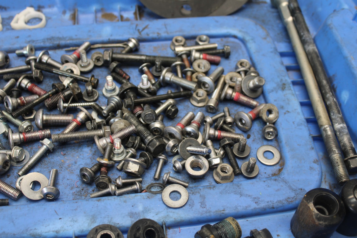 13-18 KAWASAKI NINJA ZX6R  MOUNTING BOLTS HARDWARE SCREWS BB908