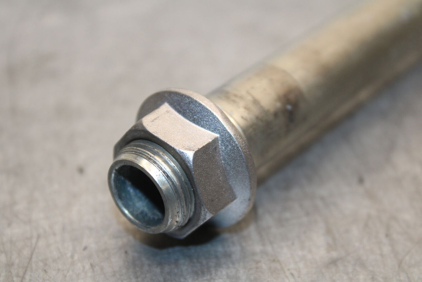 13-18 KAWASAKI NINJA ZX6R REAR BACK SWINGARM BOLT SUSPENSION PIVOT AXLE BB666