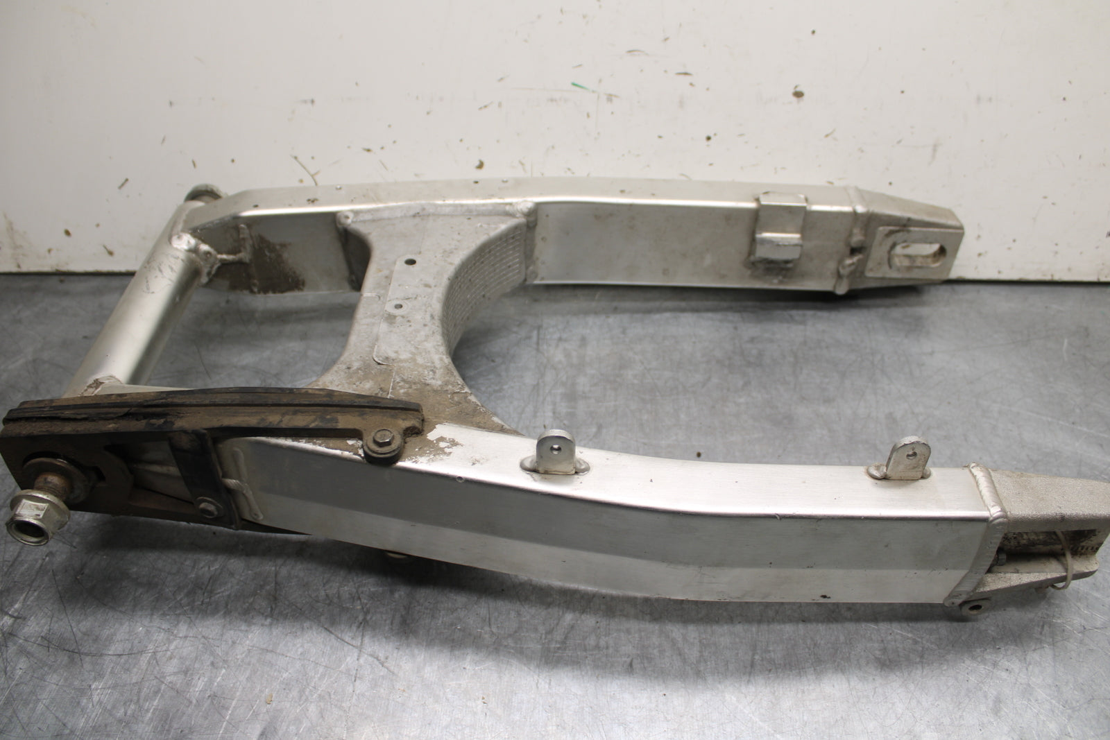 02-03 SUZUKI VSTROM 1000 REAR SWINGARM BACK SUSPENSION SWING ARM BB69