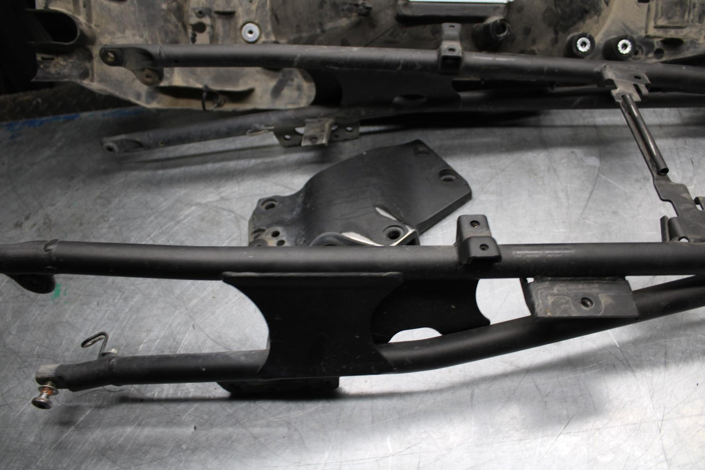 07-08 KAWASAKI CONCOURS 1400 ABS REAR BACK TAIL SUBFRAME SUB FRAME BB449