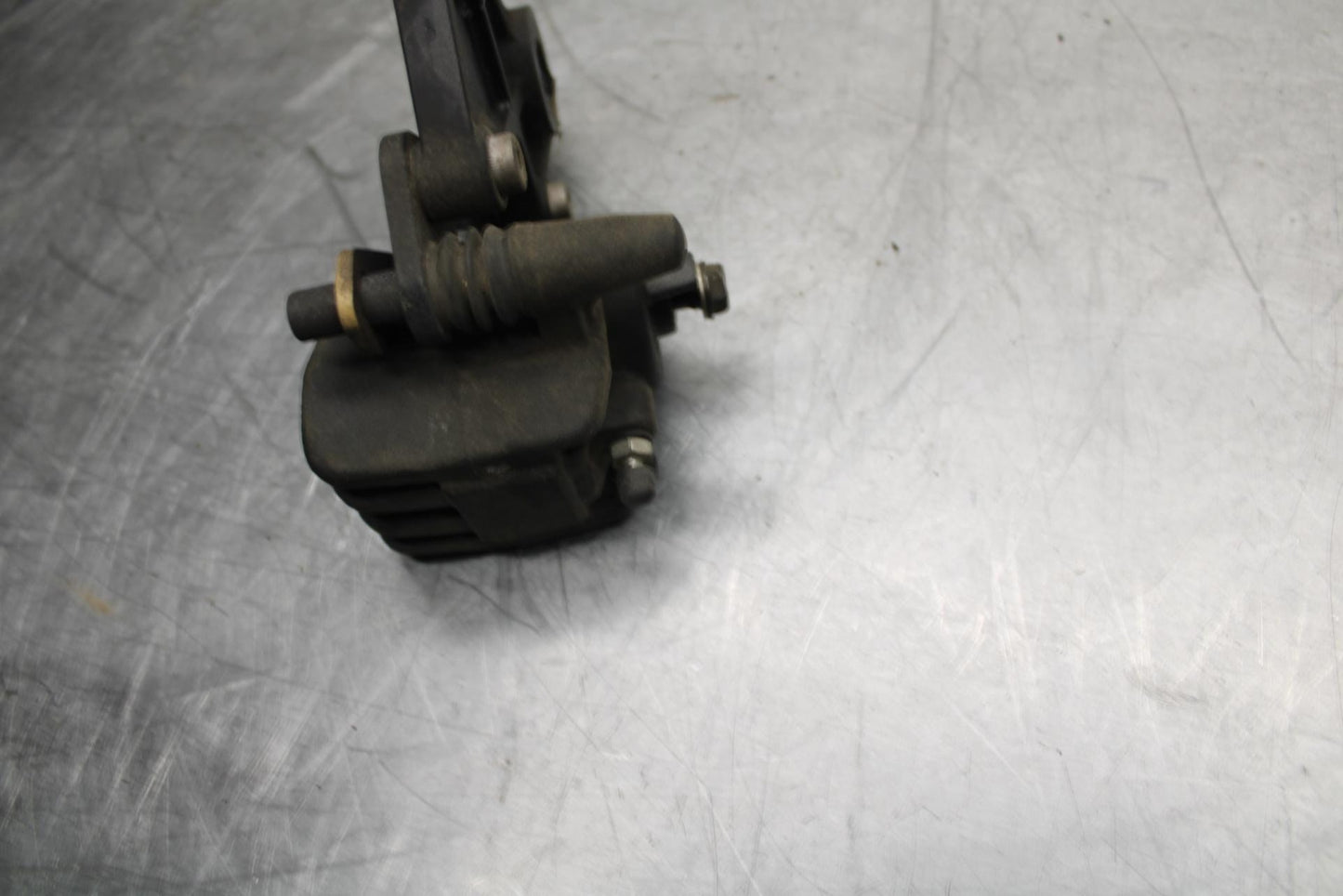 11-14 KAWASAKI VERSYS 650 LE 650C REAR BACK BRAKE CALIPER W MOUNT BRACKET BB498