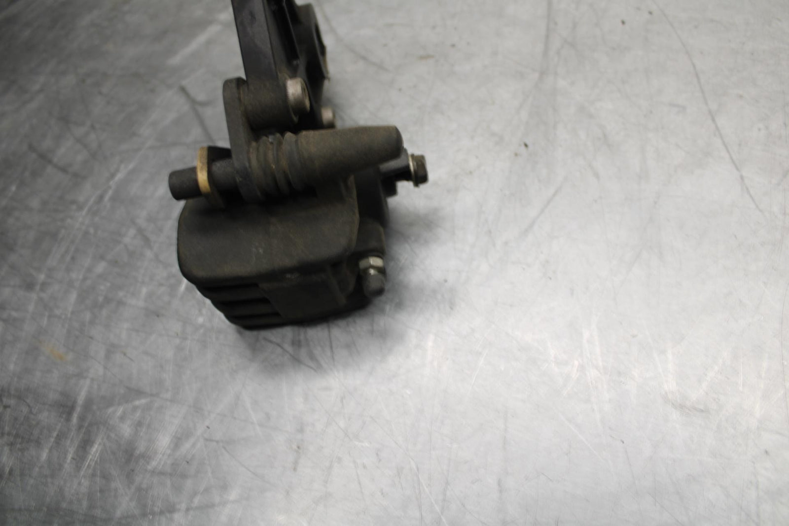 11-14 KAWASAKI VERSYS 650 LE 650C REAR BACK BRAKE CALIPER W MOUNT BRACKET BB498