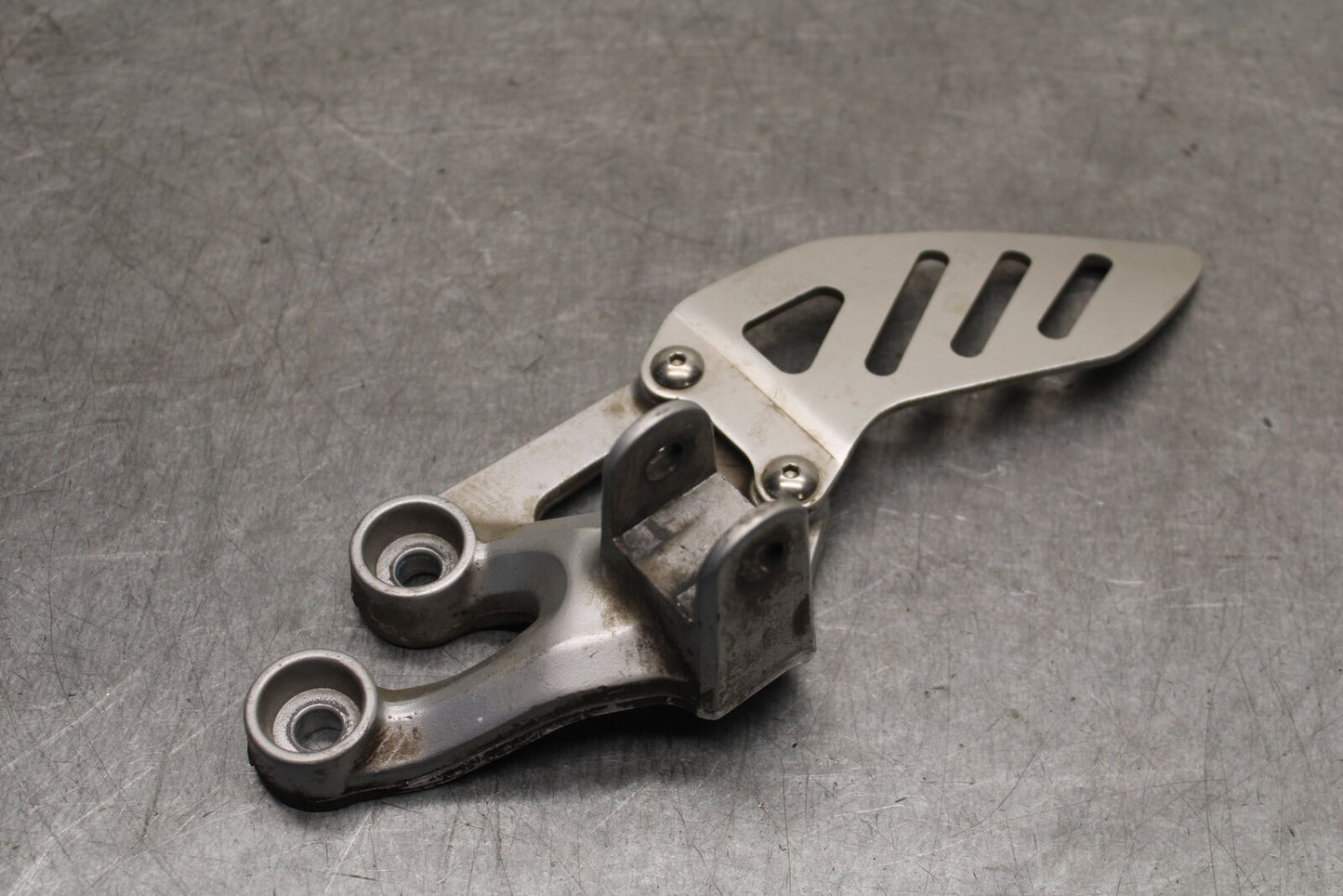 06-07 SUZUKI GSXR750 LEFT REARSET REAR SET DRIVER FOOT PEG REST STOP BB670