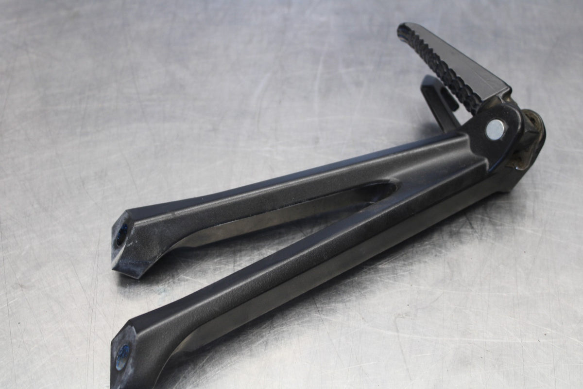 18 SUZUKI GSXR750 LEFT REAR BACK PASSENGER PEG BB891