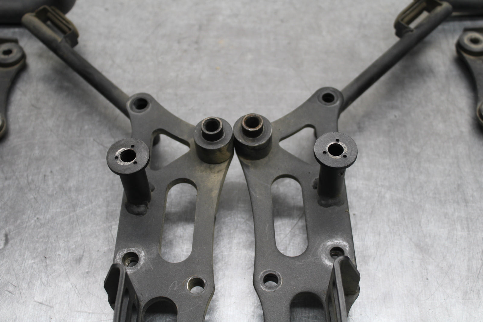 03-08 KAWASAKI VULCAN 1600 SADDLEBAG SUB FRAME STAY MOUNTS BB754