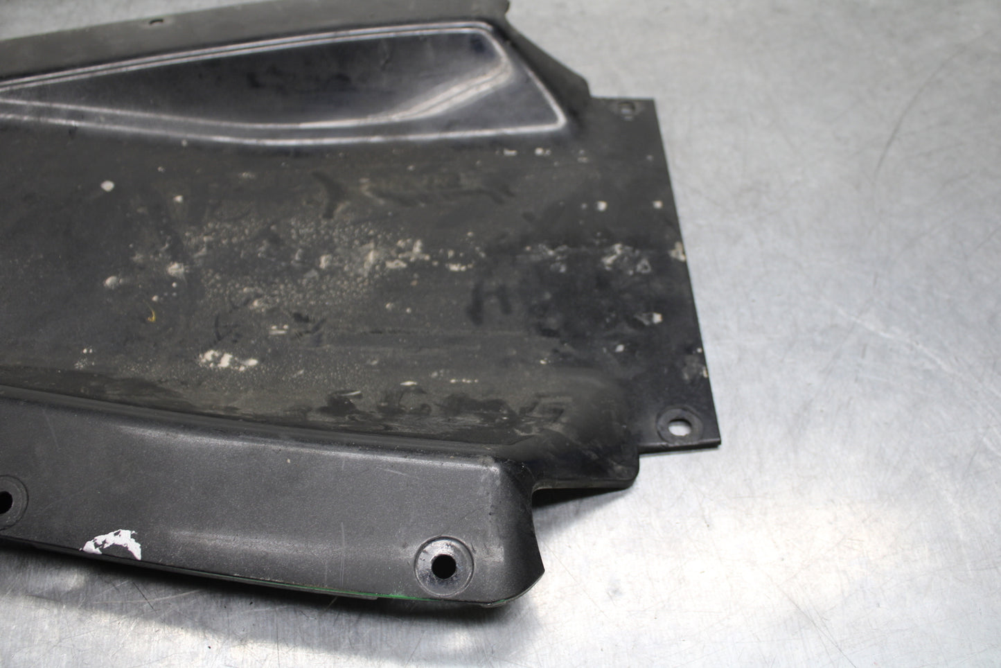 03-05 YAMAHA YZF R6  REAR BACK TAIL UNDERTAIL FAIRING COWL FENDER BB751