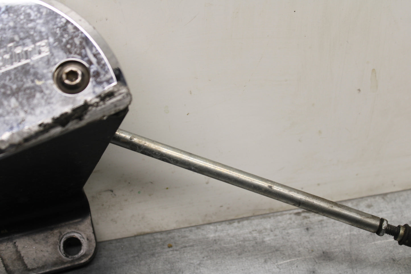 00 SUZUKI INTRUDER 1500 VL1500 LEFT FRONT FOOT REST PEG STEP BB761