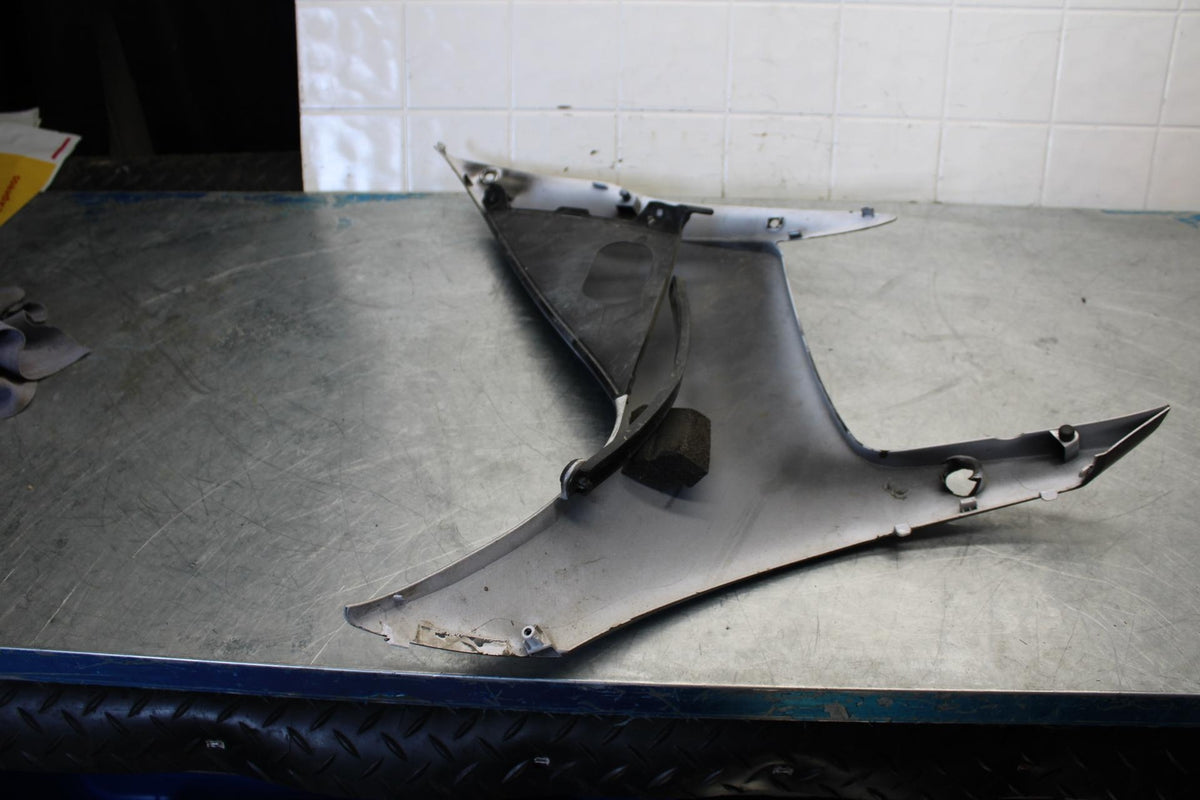 15-21 SUZUKI GSXR600 RIGHT MID UPPER SIDE FAIRING COWL PLASTIC BB437