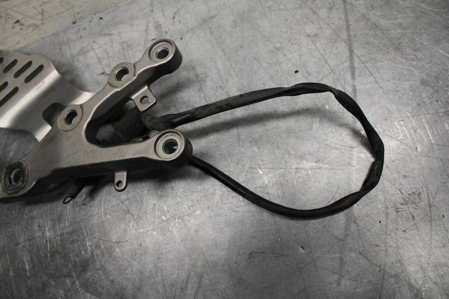 07 YAMAHA YZF R6 RIGHT REARSET REAR SET DRIVER FOOT PEG REST STOP BB495