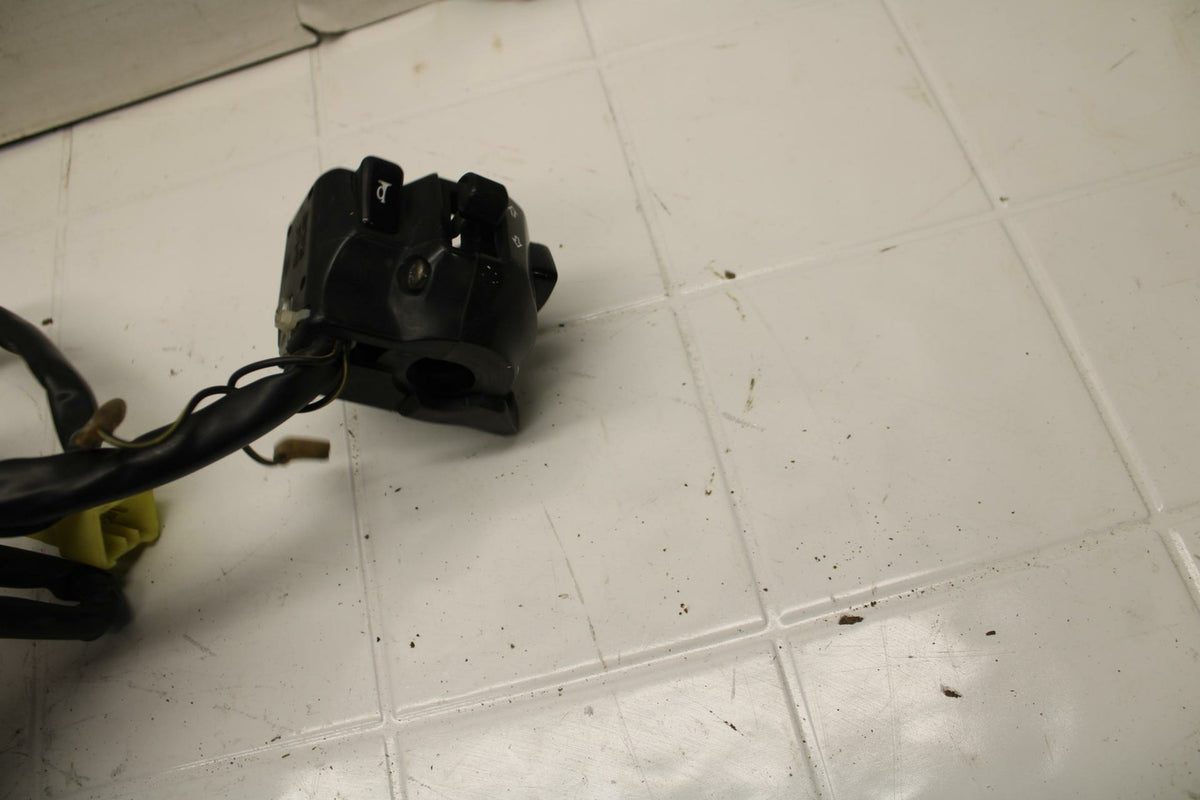 97-00 SUZUKI BANDIT 1200 LEFT CLIP ON HANDLE HORN SIGNALS SWITCH SWITCHES BB08