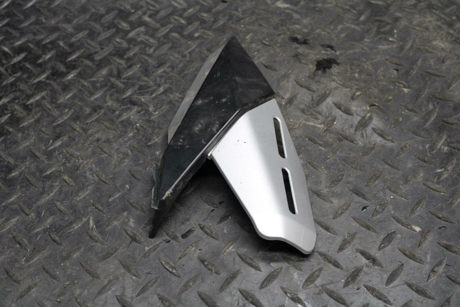 03-04 HONDA CBR600RR REAR BACK FENDER MUD GUARD TRIM LEFT BB200