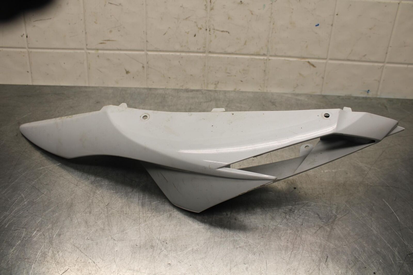 2015 Suzuki GSXR750 RIGHT REAR BACK TAIL FAIRING COWL SHROUD BB595